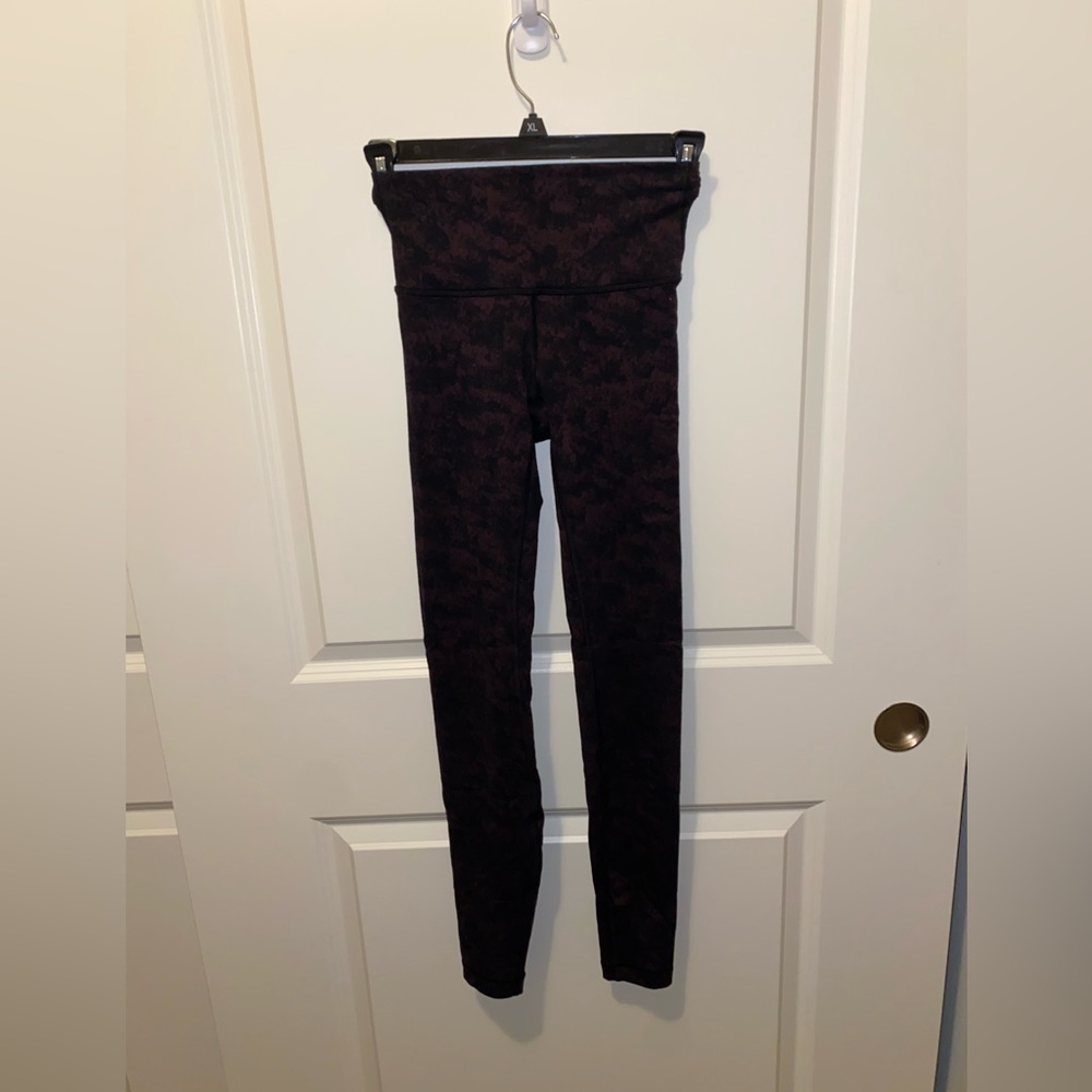 Lululemon wunderunder size 2 jacquard never worn. 28 inch inseam